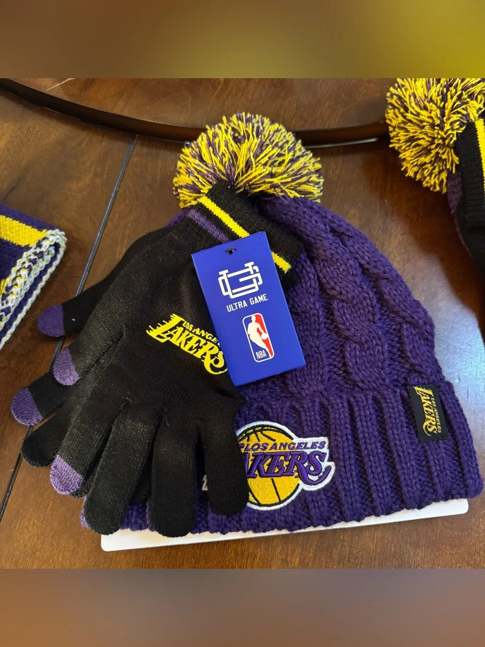 New La Lakers hat scarf set or hat gloves bundle - Picture 2 of 2